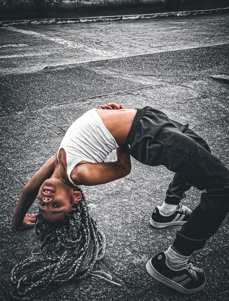 A arte de respirar: dança e canto contra a asma grave 3 Arte: Isis Magalhães Em Movimento De Dança Urbana